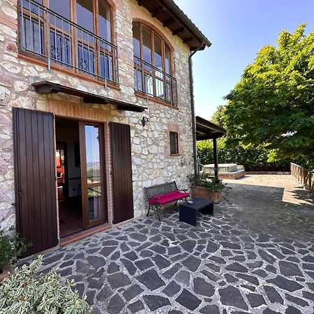 Gualdo Cattaneo B&B Casale Roshlee מראה חיצוני תמונה