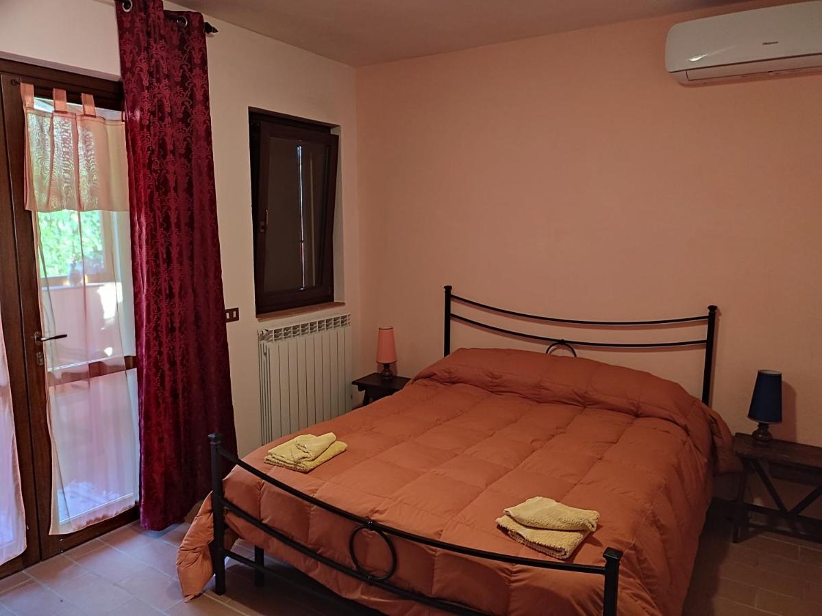 Gualdo Cattaneo B&B Casale Roshlee מראה חיצוני תמונה