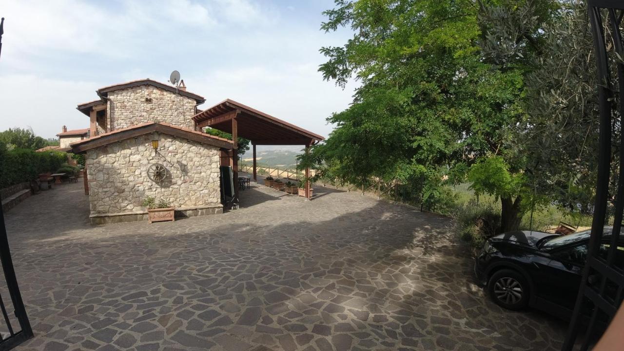 Gualdo Cattaneo B&B Casale Roshlee מראה חיצוני תמונה